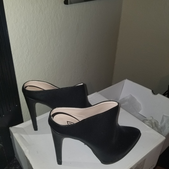 Mules - Picture 2 of 2